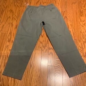 Dockers Men's Khaki Green Chinos